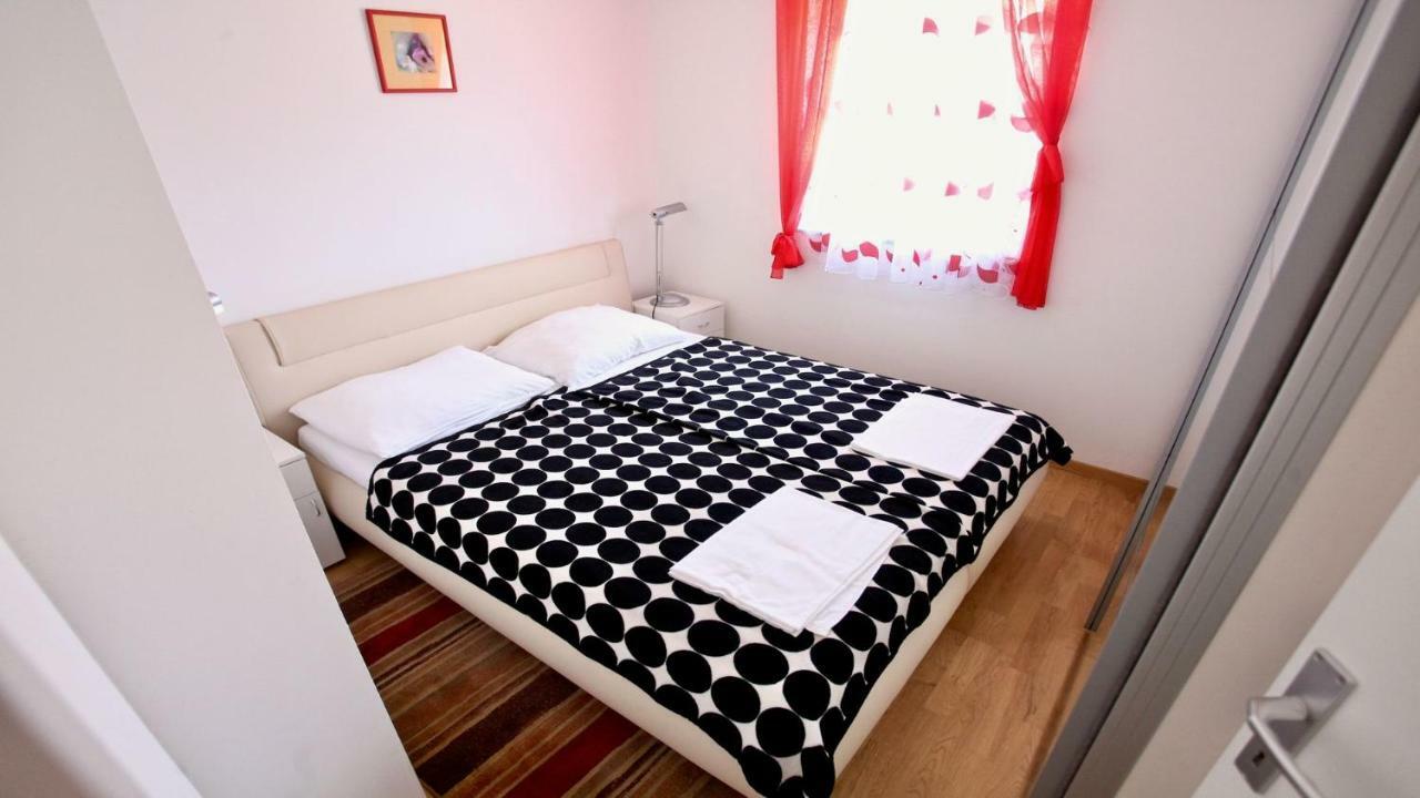 B88 Apartments - Vila Palma Sveti Filip i Jakov Kültér fotó