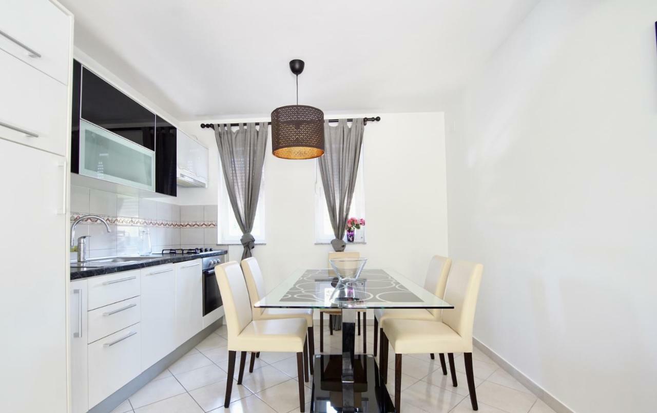 B88 Apartments - Vila Palma Sveti Filip i Jakov Kültér fotó